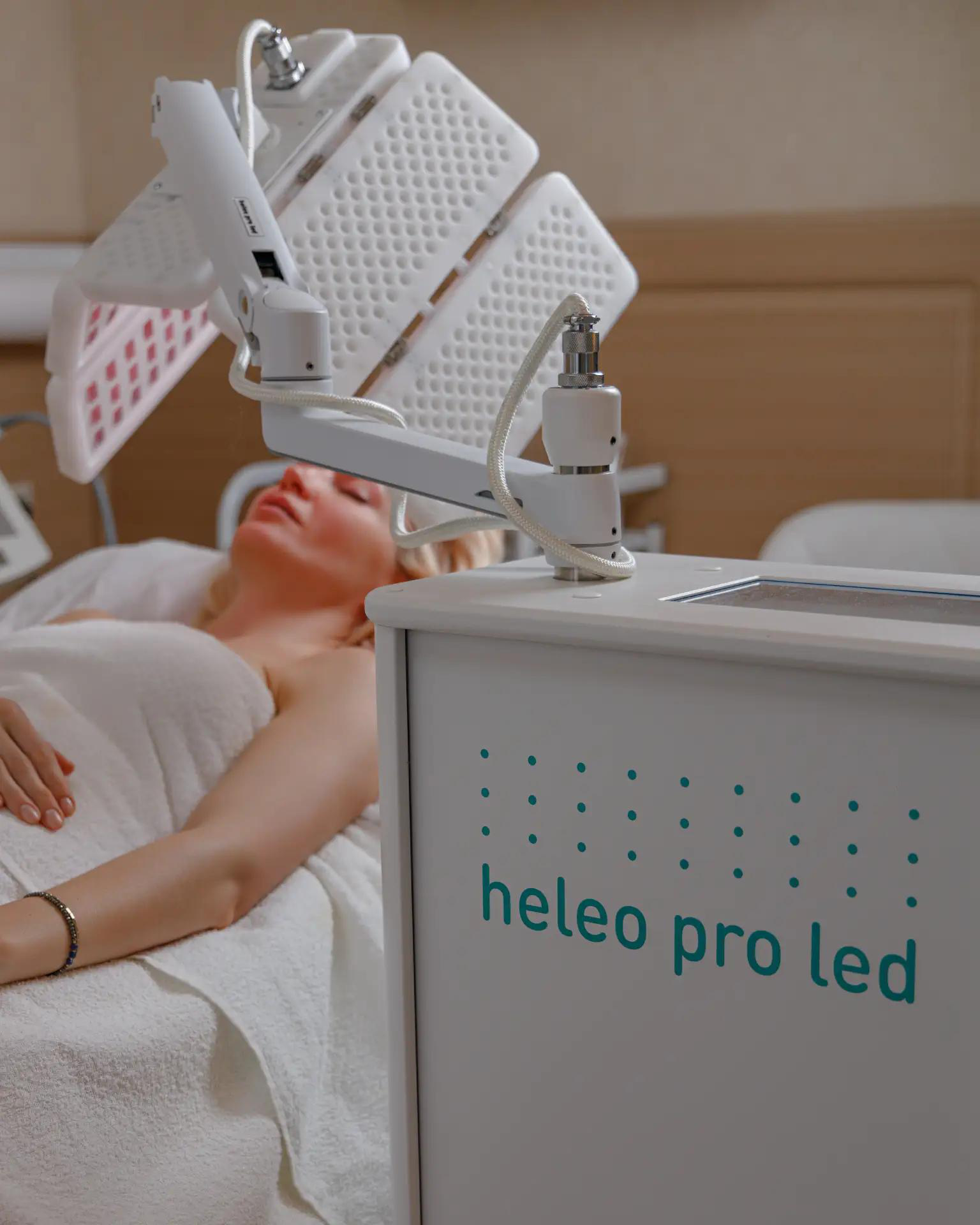 Процедура светолечения Heleo4 в Wind Rose Wellness